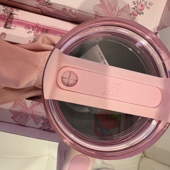 New Stanley X Love Shack Fancy 40 Oz Pink Floral Flowstate Tumbler Cup - Picture 3 of 6